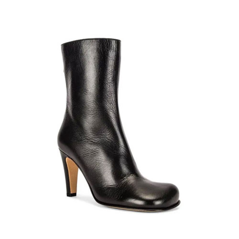 Bottega Veneta Round Toe Leather Boots - Size 36.5